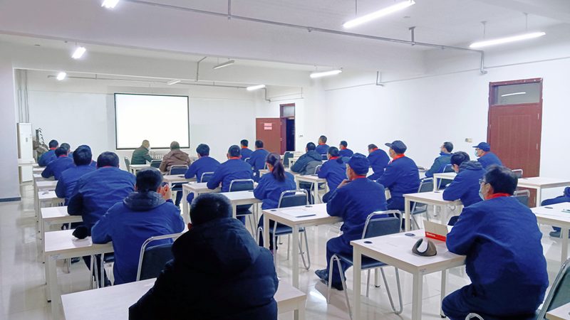 成人学历提升报名通常面向具有高中及以上学历的人员。报名者需满足以下条件：